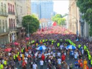 Anitta arrasta multidão em megabloco no Centro do Rio