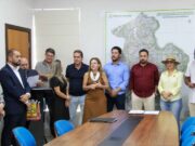 Flávia e Tião empossam três secretários e presidente do Previvag