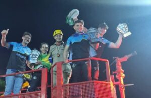 Homenagem em carro aberto marca recepção dos pilotos em Lucas do Rio Verde