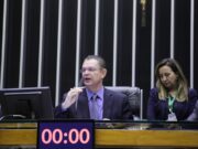 Partido de Bolsonaro protocola pedido para votar urgأھncia do projeto de anistia do 8/1 na Cأ¢mara