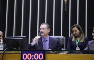 Partido de Bolsonaro protocola pedido para votar urgأھncia do projeto de anistia do 8/1 na Cأ¢mara