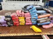 PM e PRF apreendem 72 quilos de cocaína em caminhonete