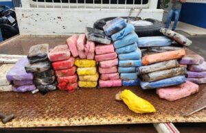 PM e PRF apreendem 72 quilos de cocaína em caminhonete
