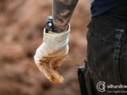 11:05 –
Ossada humana é encontrada em matagal às margens da BR-163 em Várzea Grande