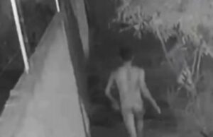14:34 –
Homem foge pelado após invadir casa e tentar estuprar mulher; veja vídeo