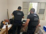 07:08 –
Operação cumpre mandados contra menor que disseminava discurso de ódio e ameaçava mulheres com armas do pai