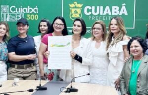 11:50 –
Em Cuiabá, Michelle Bolsonaro recebe moção de aplausos durante reunião com Abilio