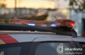 14:11 –
Agressor ateia fogo em cama e documentos da esposa após ataque de fúria