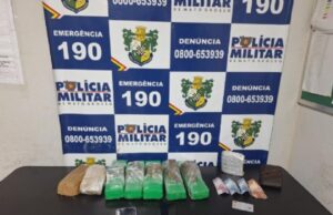 11:33 –
Polícia Militar prende dupla de traficantes com maconha, cocaína e pasta base