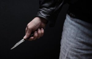 08:36 –
Jovem é ferido com canivete ao tentar separar briga no quintal de casa