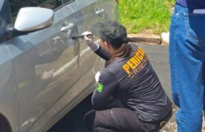 15:08 –
Politec realiza inspeção preliminar em veículos utilizados por envolvidos na morte de adolescente; veja vídeo