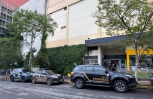 07:14 –
Operação cumpre mandados em shoppings centers contra comércio clandestino de eletrônicos