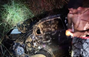 12:25 –
Jovem capota carro após ser fechado por carreta na MT-251 e é resgatado pelos bombeiros
