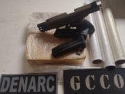 21:01 –
Jovem é presa com pistola de uso proibido e pasta base de cocaína em Várzea Grande