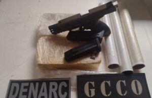 21:01 –
Jovem é presa com pistola de uso proibido e pasta base de cocaína em Várzea Grande