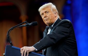 Trump eleva para 125% a tarifa contra a China e anuncia reduأ§أ£o nas taxas a outros paأses | Economia