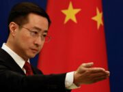 China diz que 'jamais' se curvará e que EUA devem parar ações 'destrutivas'