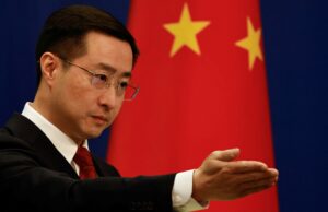 China diz que 'jamais' se curvará e que EUA devem parar ações 'destrutivas'