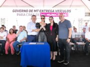 Prefeito e primeira-dama reforçam parceria com o Governo em entrega de veículos