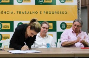 Flávia e Tião enviam projeto que reajusta salário da educação