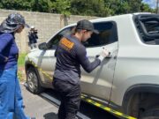 Polícia faz perícia em carros apreendidos em caso de menor morta