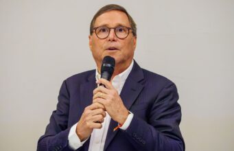 Carvalho critica modelo de emendas e defende fim da reeleição
