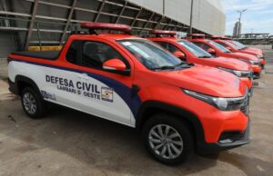 Governo entrega 60 viaturas e 7 caminhões-pipa para municípios do Estado