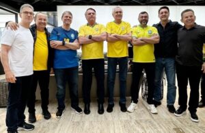 Bolsonaro se encontra com sete governadores em ato na Paulista