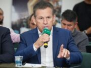 Mendes assina ordem de serviço para asfalto novo e vistoria obras