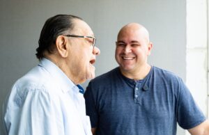 Prefeito recebe o poeta e historiador Moisés Martins na véspera do aniversário de Cuiabá