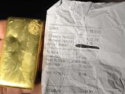 Garimpeiro preso tenta subornar policiais com meio kg de ouro