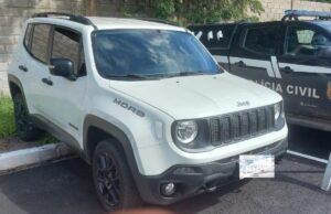 Advogado é preso tentando liberar carro usando documento falso