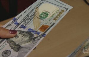 Dólar sobe 2% e Ibovespa cai 3% após retaliação da China a tarifaço de Trump