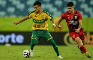 Cuiabá bate Athlético-PR de virada e assume a liderança da Série B