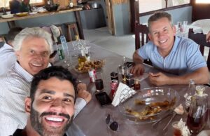 Cantor come peixe com Mendes, sobrevoa rio e visita fazenda