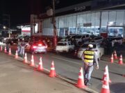 Blitz prende 10 motoristas bêbados e um foragido da Justiça