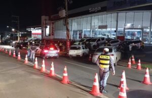 Blitz prende 10 motoristas bêbados e um foragido da Justiça