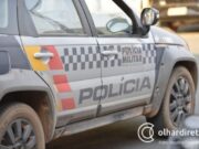 12:29 –
Homem é flagrado com cavalo morto no porta-malas de Uno; carne seria vendida como se fosse bovina