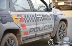 12:29 –
Homem é flagrado com cavalo morto no porta-malas de Uno; carne seria vendida como se fosse bovina