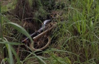 10:53 –
Homem sem capacete morre após passar em cascalho e cair de motocicleta