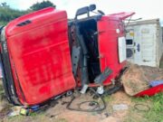 20:50 –
Motorista morre na hora após capotar caminhão na Serra de São Vicente