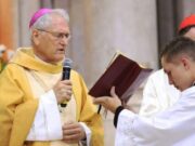 08:05 –
Ex-bispo de cidade de MT é citado como favorito para se tornar o novo Papa