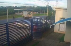 10:51 –
Vídeo mostra momento em que caminhão invade pista e piloto morre ao ser atingido