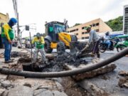 11:52 –
Força-tarefa limpa bocas de lobo na região central de Cuiabá