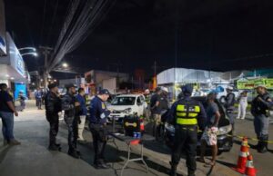 09:17 –
Dez pessoas são presas durante blitz da Lei Seca na Carmindo de Campos
