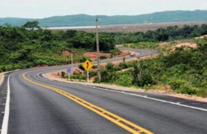 12:03 –
Homem morre após perder controle de moto em curva na MT-351 e bater em poste