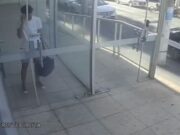 11:32 –
Criminoso finge ser parente, invade prédio de luxo em área nobre de Cuiabá e furta apartamentos; veja vídeos