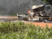 07:24 –
Duas pessoas morrem carbonizadas em batida entre Hilux e caminhão na MT-220