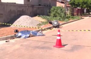 16:24 –
Vídeo flagra momento em que motociclista colide contra Hilux