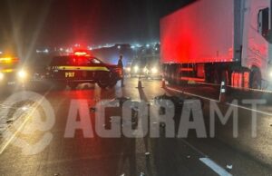 08:03 –
Idoso de 75 anos morre em batida entre motocicleta e carreta em rotatória da BR-364
